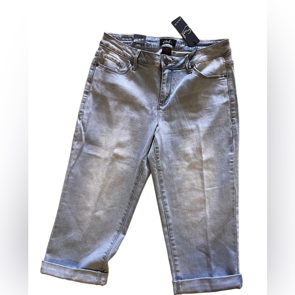 Earl Jean Women's Capri Size 12 Jeans- NWT pockets light blue - Picture 1 of 16